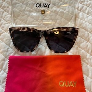 QUAY sunnies